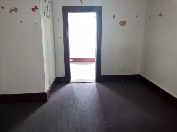 Newburgh, NY 12550,14 S Miller ST