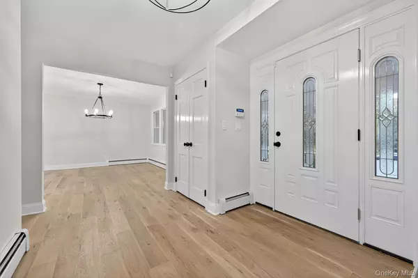 Huntington, NY 11743,43 Edcris LN