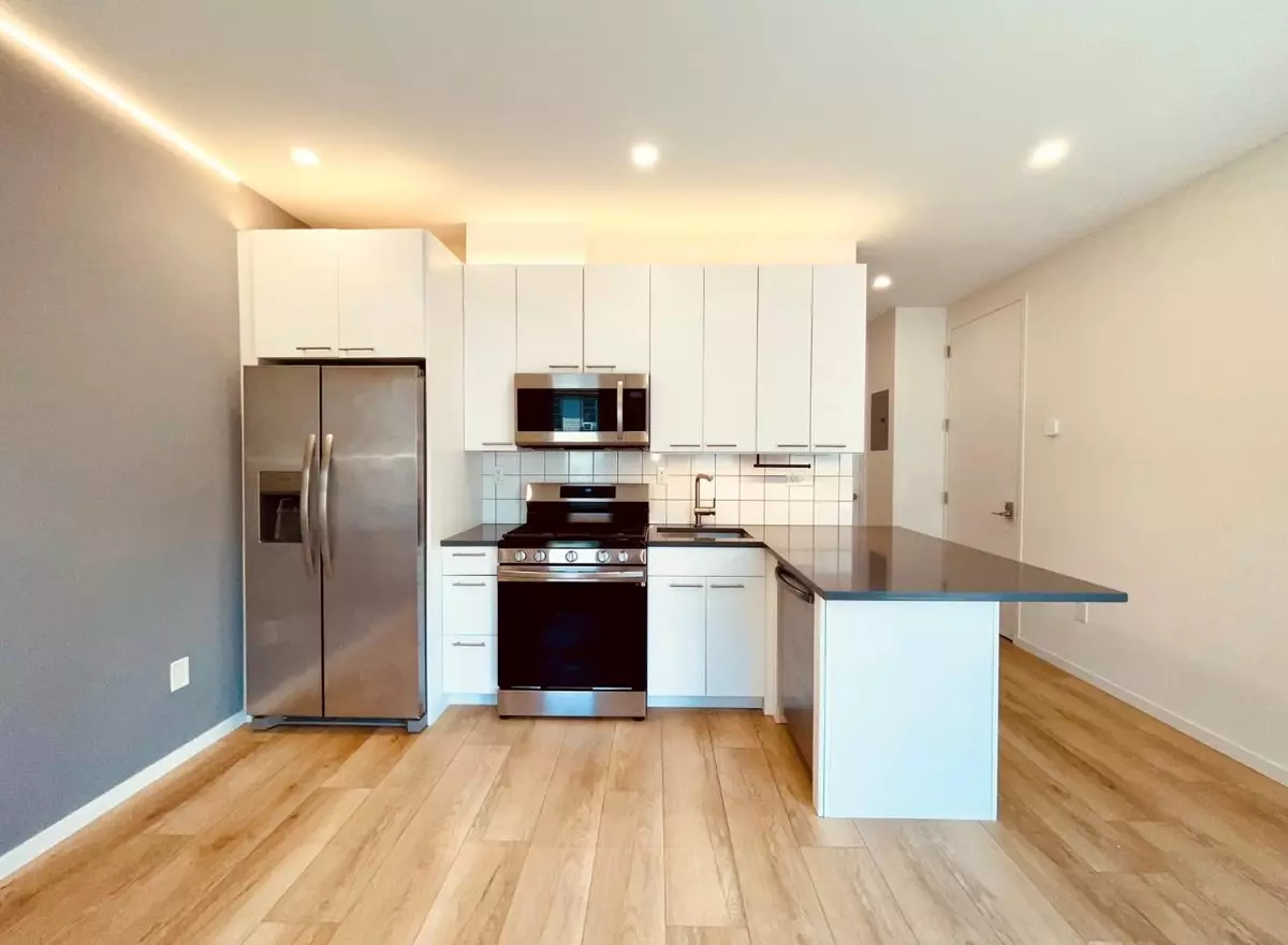 Glendale, NY 11385,7153 69th PL #2