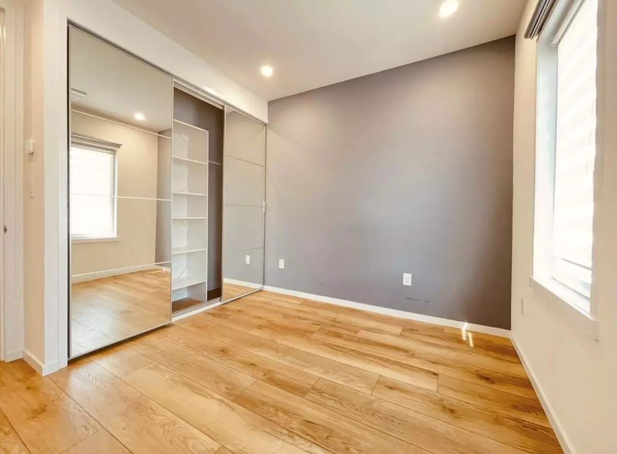 Ridgewood, NY 11385,7153 69th PL #2