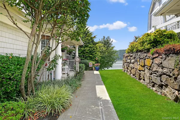 Poughkeepsie, NY 12601,114 Hudson Pointe DR