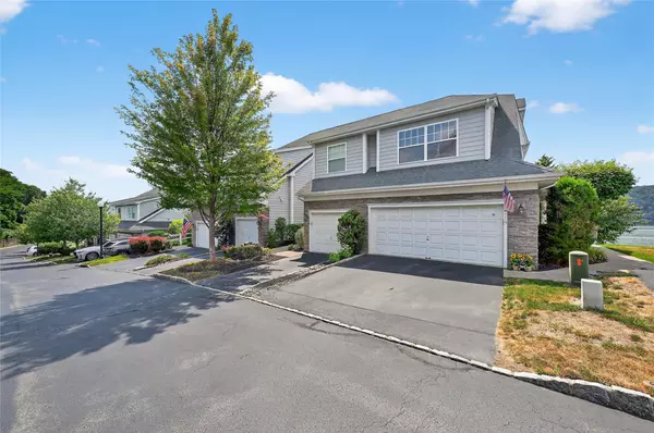 114 Hudson Pointe DR, Poughkeepsie, NY 12601