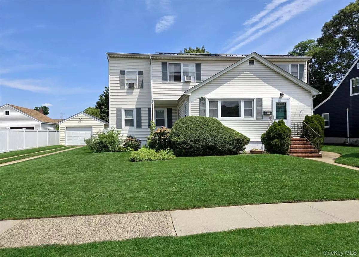 Merrick, NY 11566,2291 Girard PL