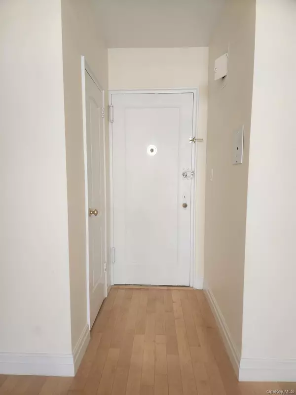 Bronx, NY 10463,620 W 239th ST #5D