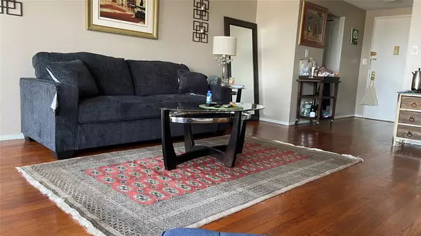 Long Beach, NY 11561,235 W Park AVE #404