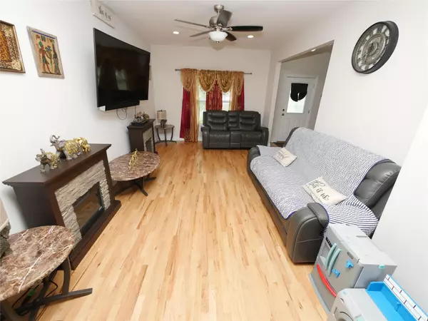 Medford, NY 11763,2405 Fire AVE