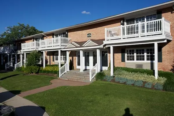 72 Claire CT #72, West Babylon, NY 11704