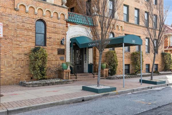 310 Riverside BLVD #2C, Long Beach, NY 11561