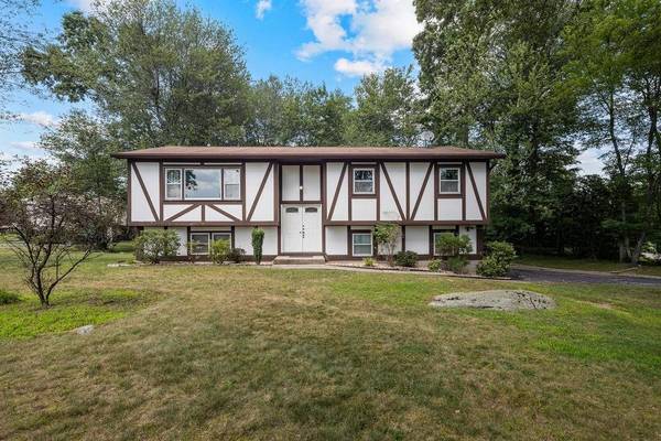 16 Green Bower LN, New City, NY 10956