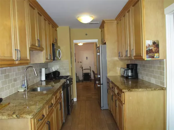 Lawrence, NY 11559,360 Central AVE #331
