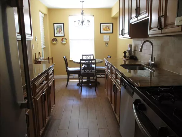 Lawrence, NY 11559,360 Central AVE #331