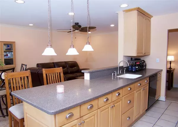 Port Jefferson Station, NY 11776,460 Old Town RD #7K
