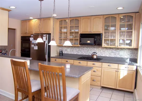 Port Jefferson Station, NY 11776,460 Old Town RD #7K