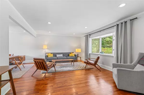 Searingtown, NY 11507,2 Lydia CT