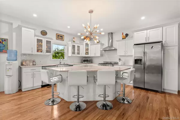 Lindenhurst, NY 11757,106 Surf RD