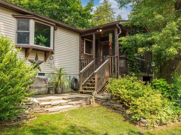 174 North DR, Saugerties, NY 12477