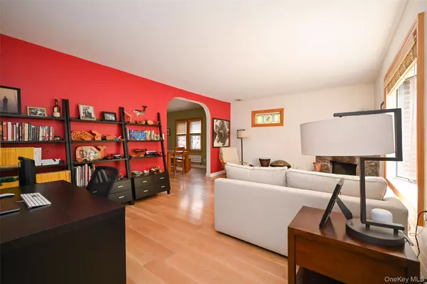 Middle Village, NY 11379,81-11 64 RD