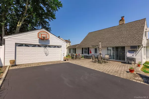 Levittown, NY 11756,46 Tallow LN