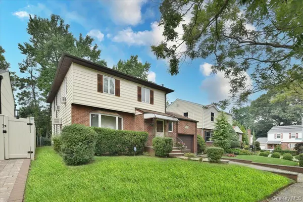 Oakland Gardens, NY 11364,7906 214th ST