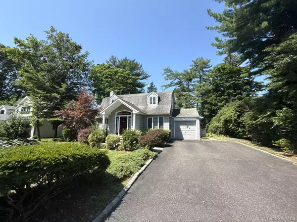 East Hills, NY 11577,95 Oakdale LN