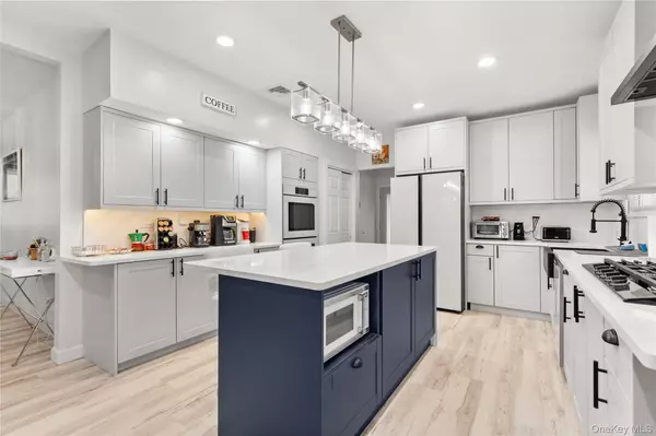 Smithtown, NY 11787,45 Grandview LN