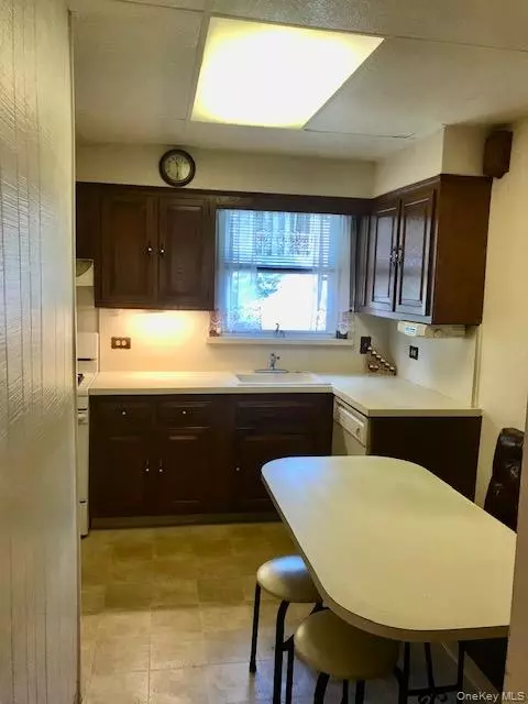 Great Neck, NY 11021,52 Nassau RD