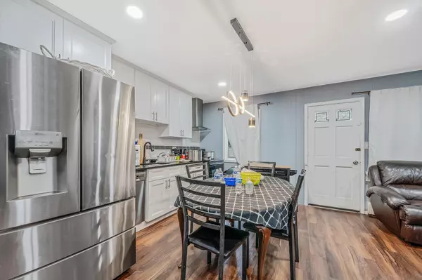 Huntington, NY 11731,260 Daly RD