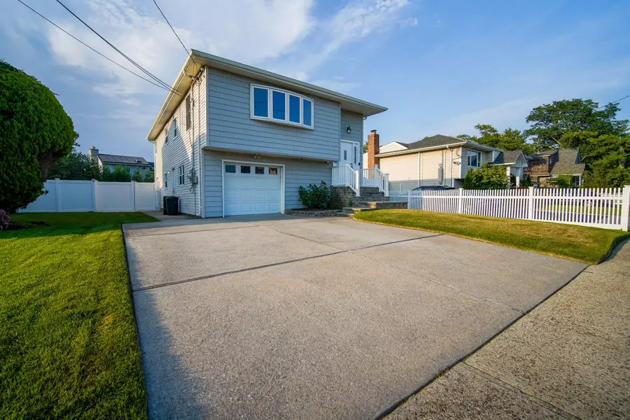 35 Lee AVE, Babylon, NY 11702