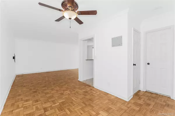 Bronxville, NY 10708,1 Vincent RD #1G