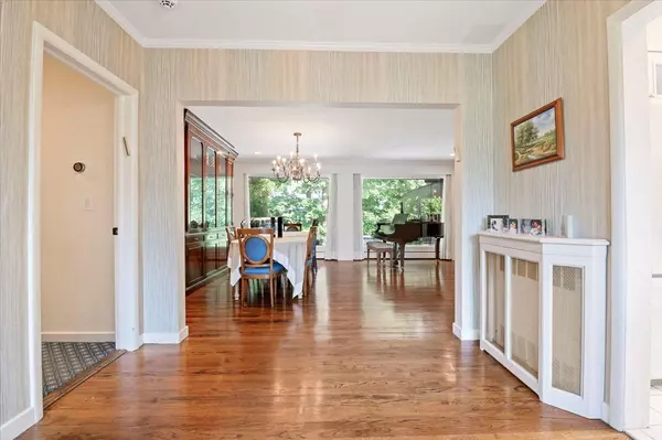 Lawrence, NY 11559,235 Ocean AVE