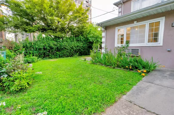 Jamaica, NY 11436,13332 143rd ST