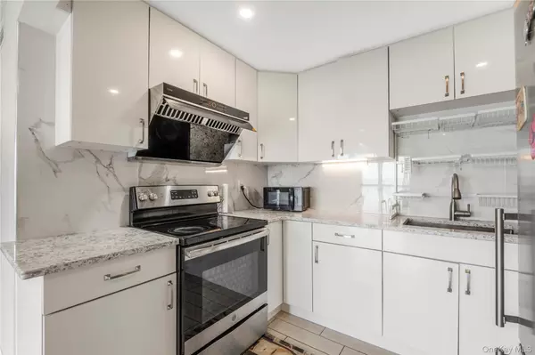 College Point, NY 11356,5-24 115th ST #524C