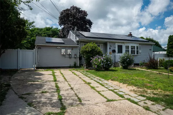 Brentwood, NY 11717,218 Grand BLVD