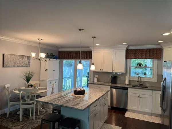 East Islip, NY 11730,233 Sherry ST