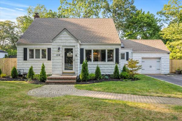 Saint James, NY 11780,135 Woodlawn AVE