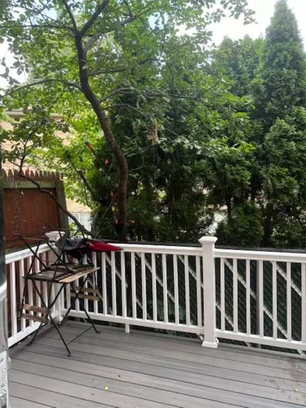 Bronx, NY 10469,8 Gabriel DR #1