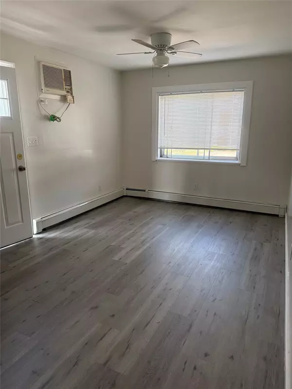 Port Washington, NY 11050,55 Hickory RD #1st Floor