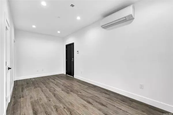 Hempstead, NY 11550,533 Greenwich ST #2A