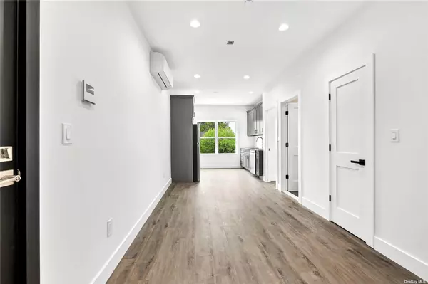 Hempstead, NY 11550,533 Greenwich ST #2A