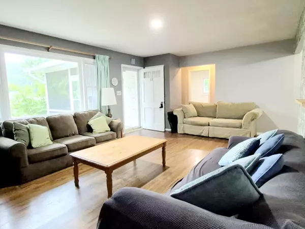 Shirley, NY 11967,68 Alder LN