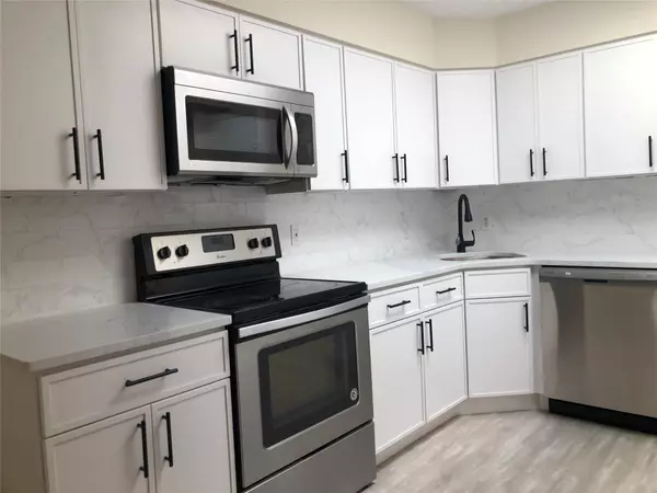 Port Washington, NY 11050,38 E Sintsink DR #Apt B
