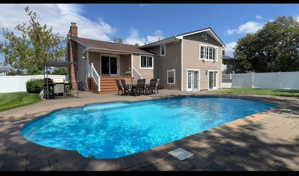 47 Orange DR, Jericho, NY 11753