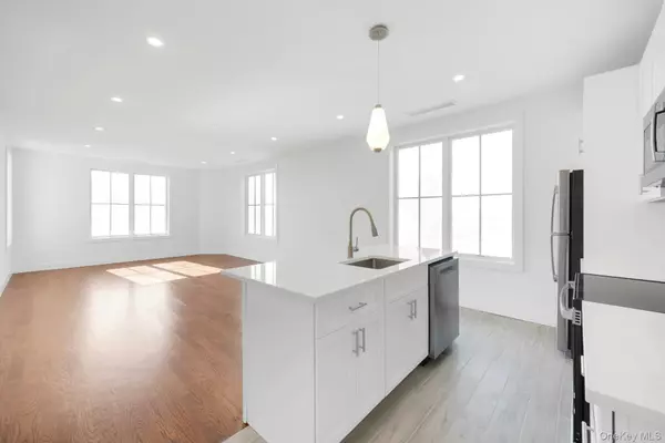 Eastchester, NY 10709,291 Main ST #2A