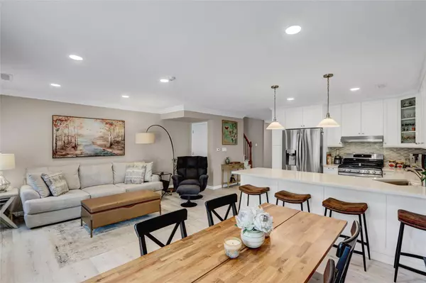 Port Jefferson Station, NY 11776,1107 Sara CIR #B
