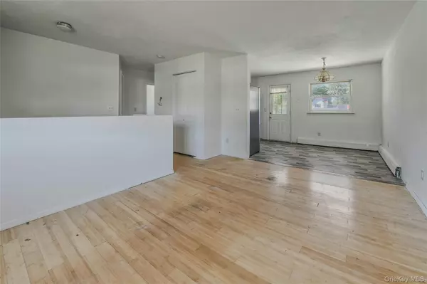 Shirley, NY 11967,4 Beechwood DR