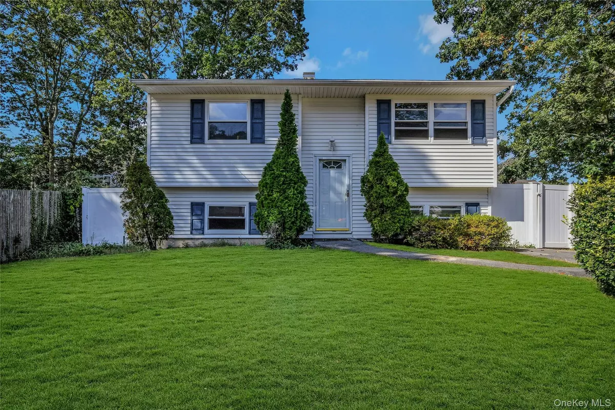 Shirley, NY 11967,4 Beechwood DR
