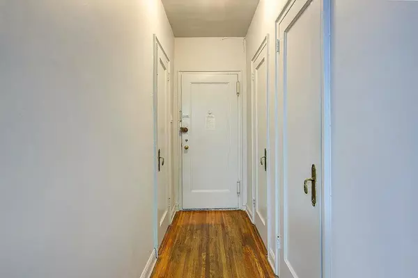 Forest Hills, NY 11375,106-15 Queens BLVD #3R