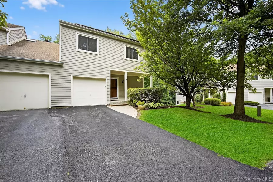 32 Meadow WAY, Hopewell Junction, NY 12533