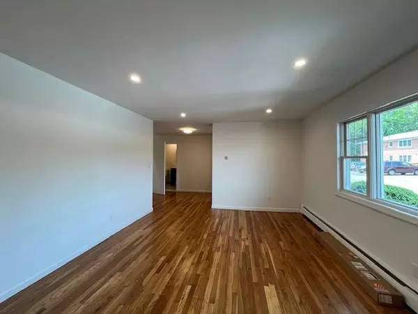 Port Washington, NY 11050,94 Shore RD #D1