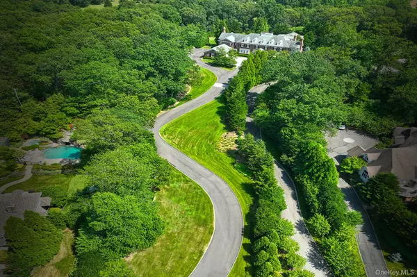 Melville, NY 11747,142 Round Swamp RD